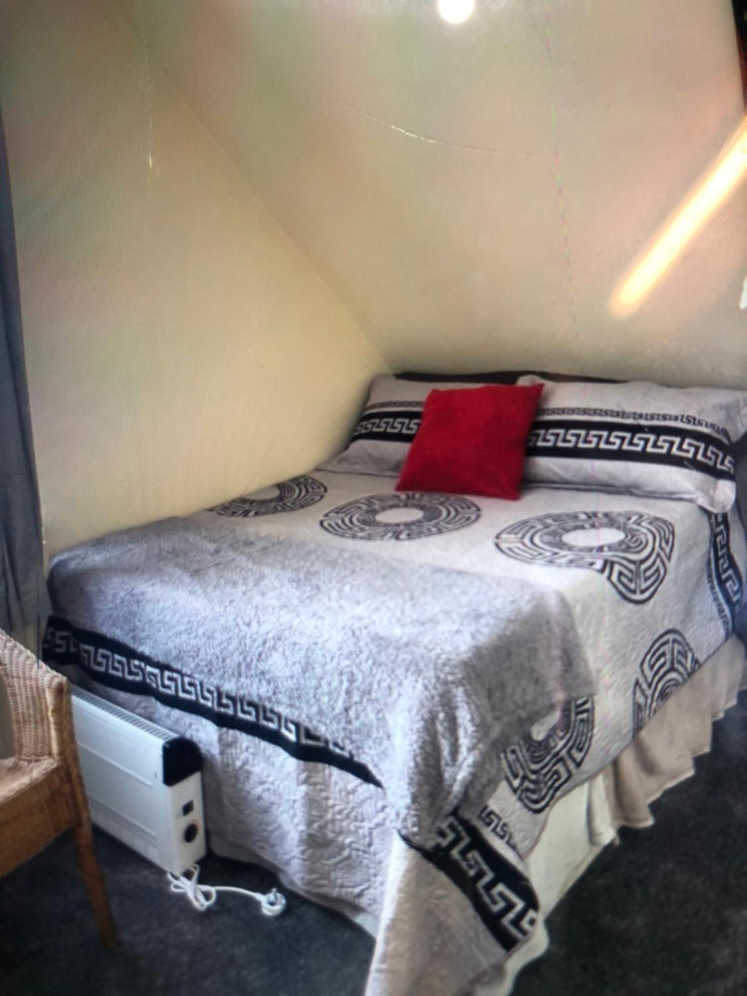 Blue Room, Three * Londra